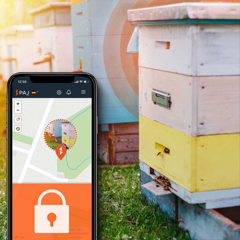 Un traceur GPS pour apiculteurs et abeilles installe dans une ruche. La ruche d abeille est localise avec l application portal Finder de PAJ