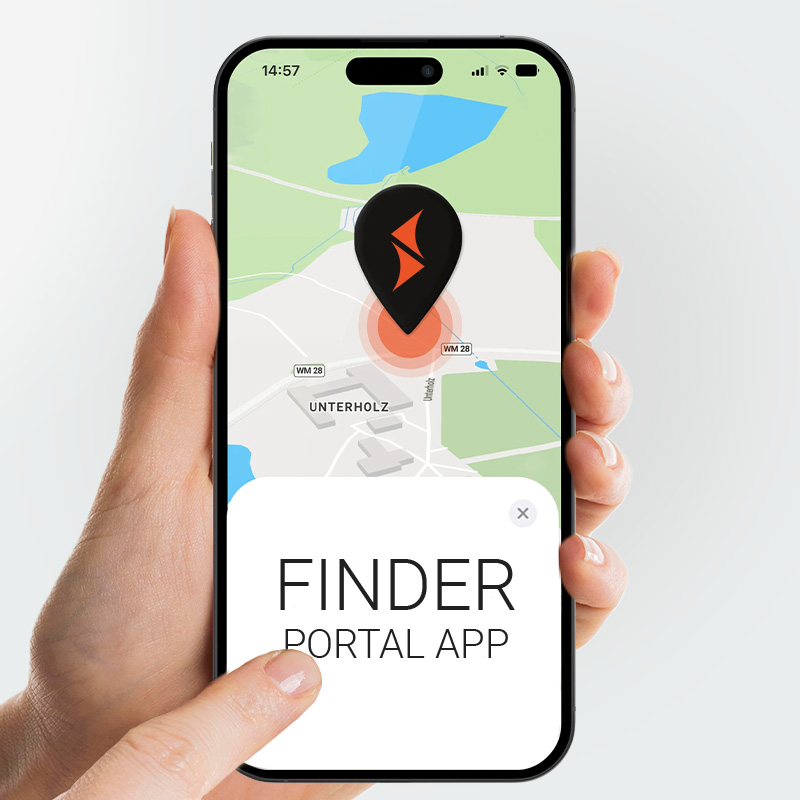 Une main tenant un smartphone utilisant lapplication portal Finder de PAJ